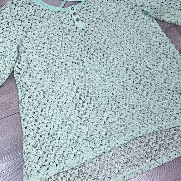 Simply Noelle Mint Crochet Flare Sleeve Top - Picture 5 of 12